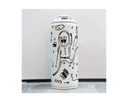 Astronaut custom spray urbano graffiti blanco y negro